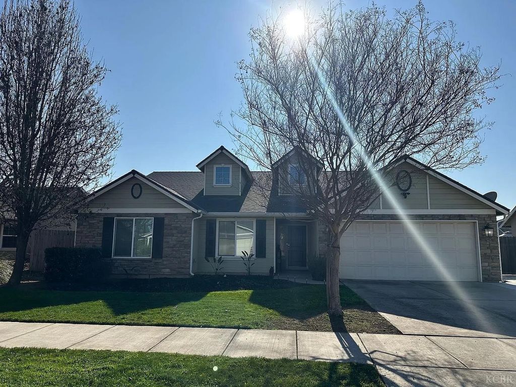 3107 W Oriole Avenue, Visalia, CA 93291