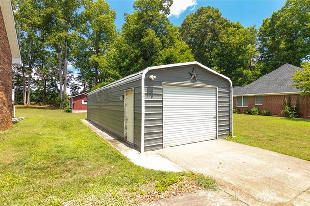 2301 Old US Highway 421 E, Yadkinville, NC 27055