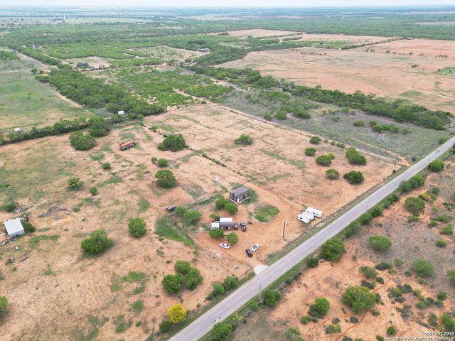 161 Cr 312, Charlotte, TX 78011