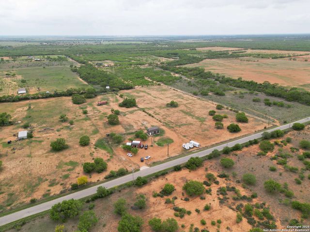 161 Cr 312, Charlotte, TX 78011