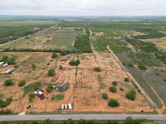 161 Cr 312, Charlotte, TX 78011