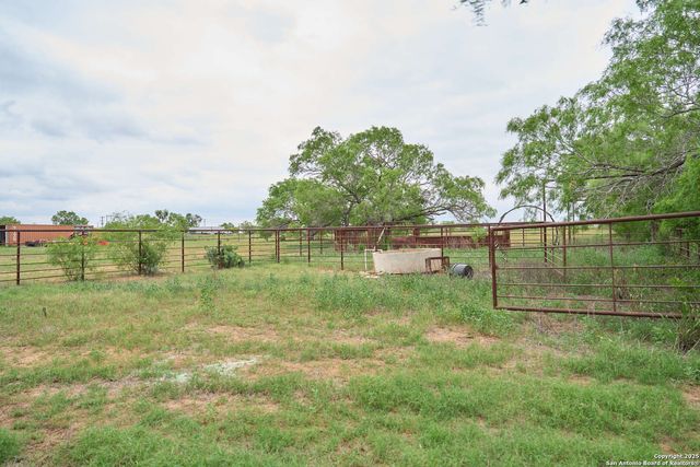 161 Cr 312, Charlotte, TX 78011