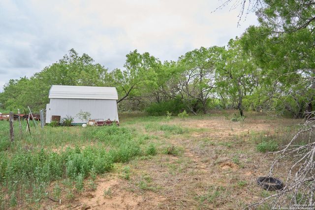 161 Cr 312, Charlotte, TX 78011