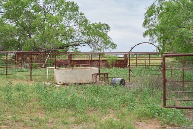 161 Cr 312, Charlotte, TX 78011