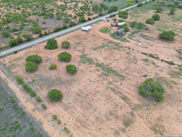 161 Cr 312, Charlotte, TX 78011