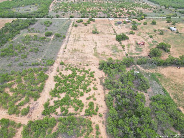 161 Cr 312, Charlotte, TX 78011