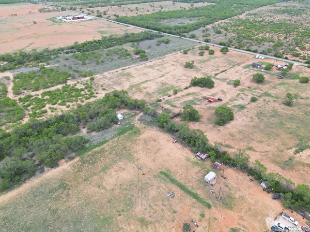 161 Cr 312, Charlotte, TX 78011