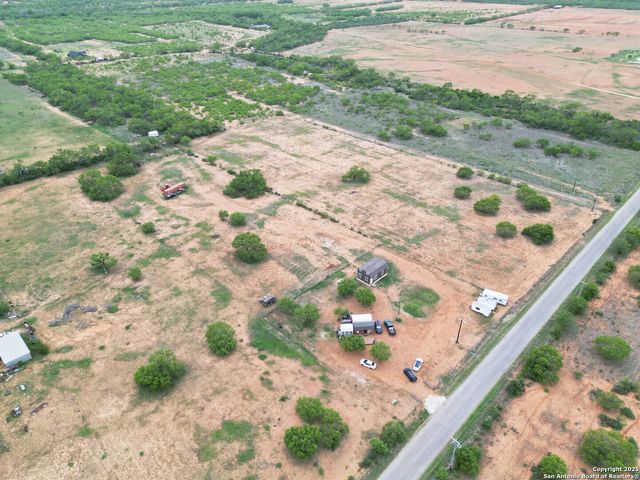 161 Cr 312, Charlotte, TX 78011