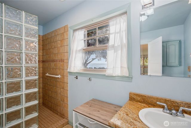 1970 State Route 105, Aberdeen, WA 98520