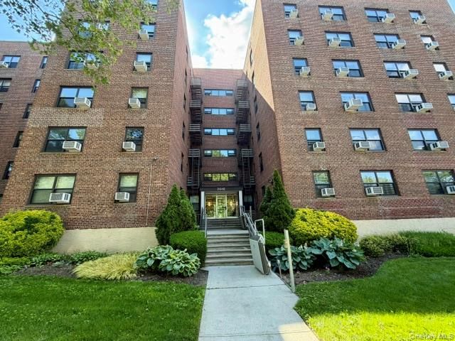 213-02 75th Avenue 4E, Bayside, NY 11364