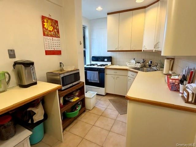 213-02 75th Avenue 4E, Bayside, NY 11364