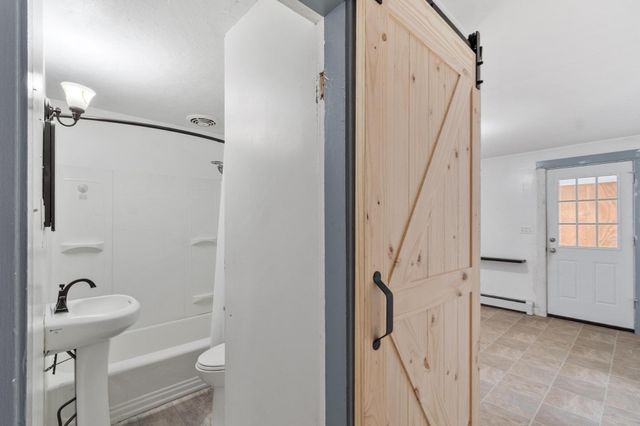 368 Litchfield St, Leominster, MA 01453