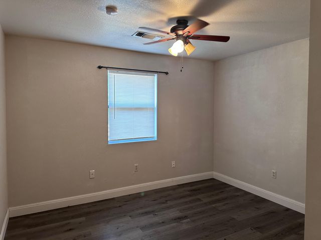298 Lamaloa LN, Bastrop, TX 78602