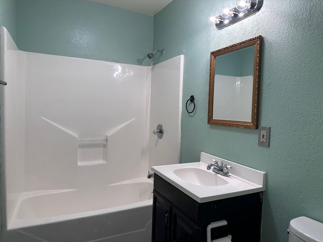 298 Lamaloa LN, Bastrop, TX 78602