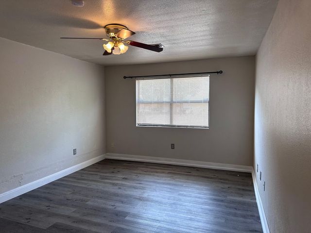 298 Lamaloa LN, Bastrop, TX 78602