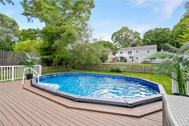 21 Tilbury Drive, Bristol, RI 02809