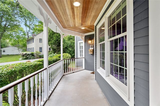 21 Tilbury Drive, Bristol, RI 02809