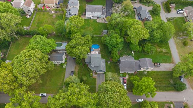 21 Tilbury Drive, Bristol, RI 02809