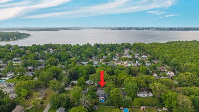21 Tilbury Drive, Bristol, RI 02809
