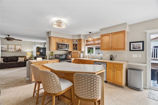 21 Tilbury Drive, Bristol, RI 02809