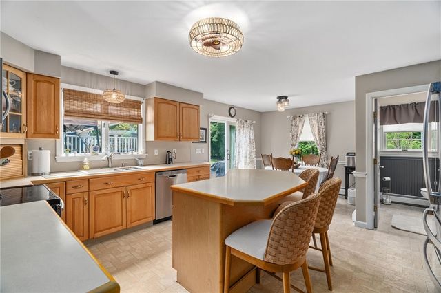 21 Tilbury Drive, Bristol, RI 02809