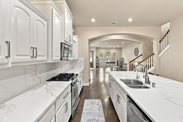 2407 Knight Street, Dallas, TX 75219