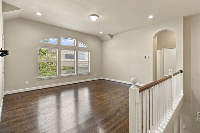 2407 Knight Street, Dallas, TX 75219