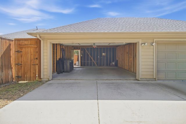 2407 Knight Street, Dallas, TX 75219