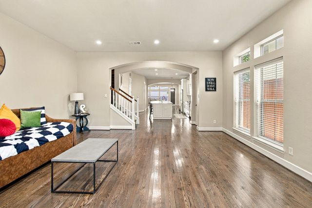 2407 Knight Street, Dallas, TX 75219