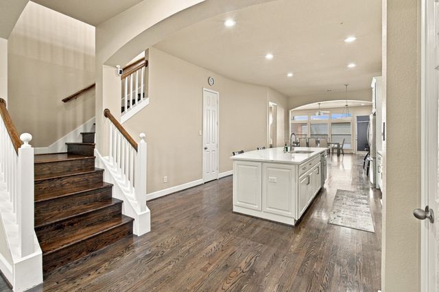 2407 Knight Street, Dallas, TX 75219