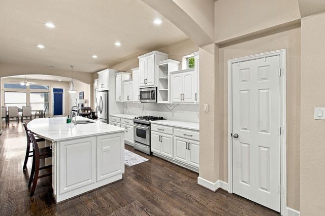 2407 Knight Street, Dallas, TX 75219