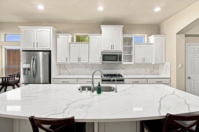 2407 Knight Street, Dallas, TX 75219