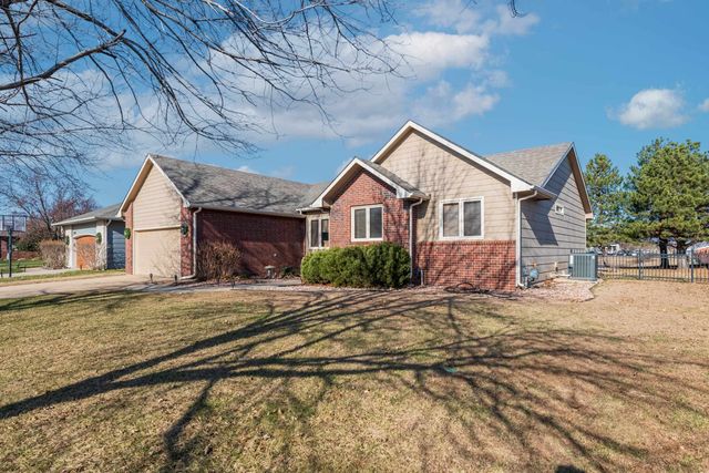 10402 W Westport St, Wichita, KS 67212