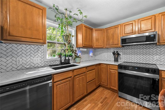 11 W Raleigh Road, Asheville, NC 28803