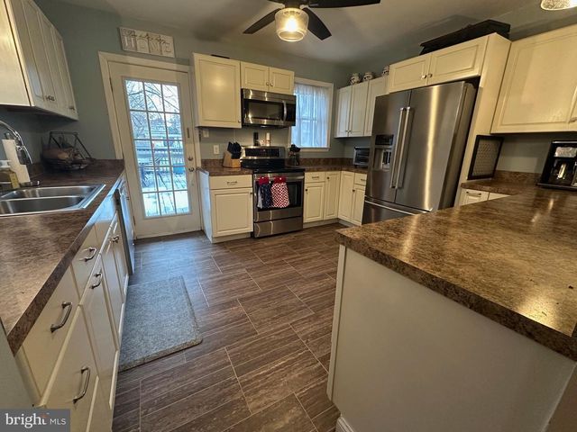 62 E HIGH ST, Elizabethtown, PA 17022