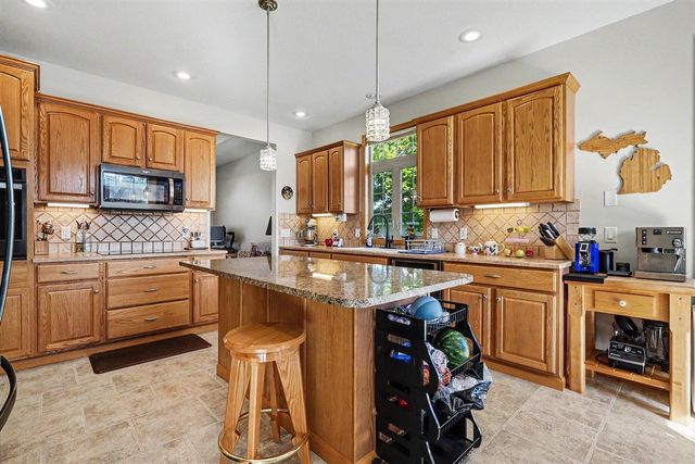 6758 Windflower Way, Muskegon, MI 49444