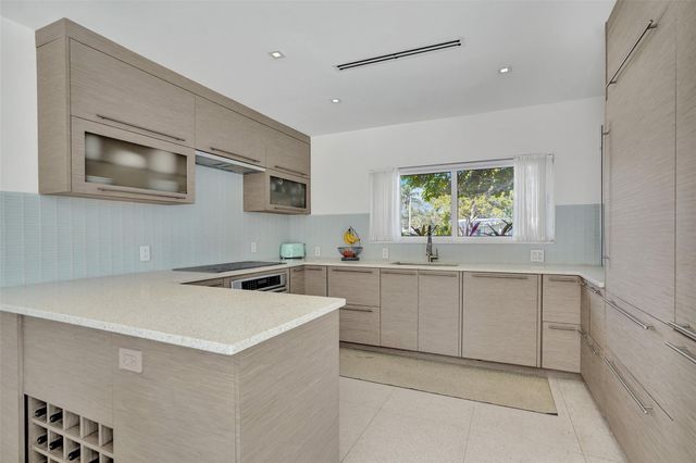 2514 Yacht Club Blvd, Fort Lauderdale, FL 33304