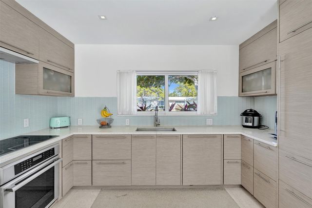 2514 Yacht Club Blvd, Fort Lauderdale, FL 33304