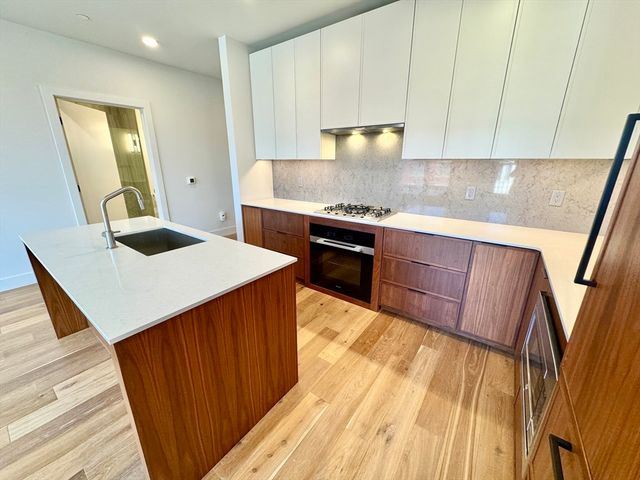 566 Columbus Ave 406, Boston, MA 02118