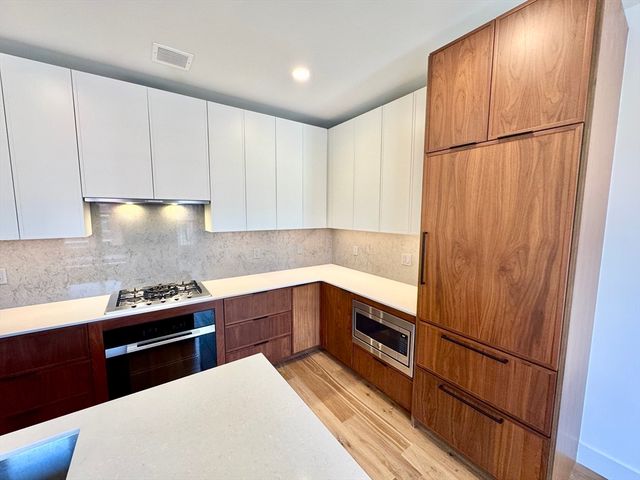 566 Columbus Ave 406, Boston, MA 02118