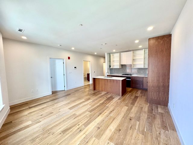 566 Columbus Ave 406, Boston, MA 02118