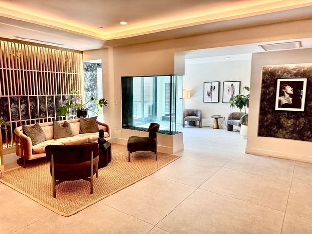 566 Columbus Ave 406, Boston, MA 02118