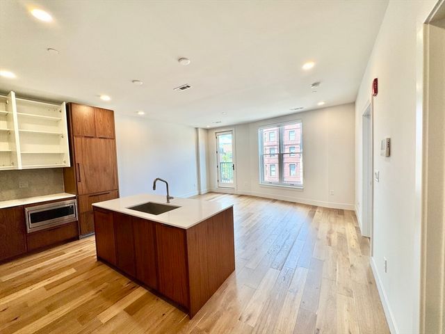 566 Columbus Ave 406, Boston, MA 02118