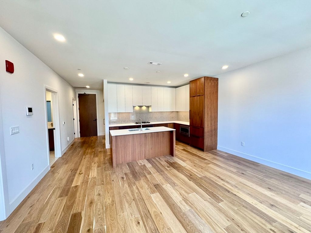 566 Columbus Ave 406, Boston, MA 02118