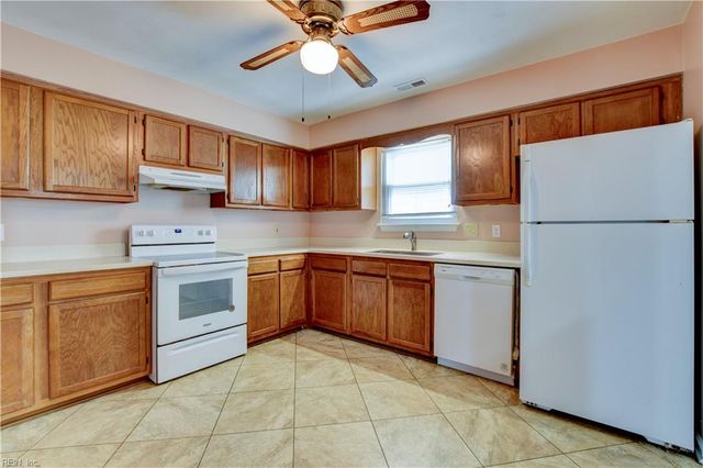 900 Raton CT, Virginia Beach, VA 23454