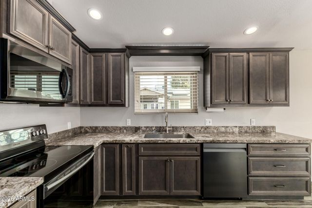 7619 W SURREY Avenue, Peoria, AZ 85381