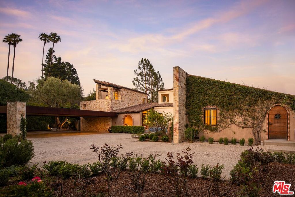 Image 1 of property listing at 976 N Alpine Dr, Beverly Hills, CA 90210