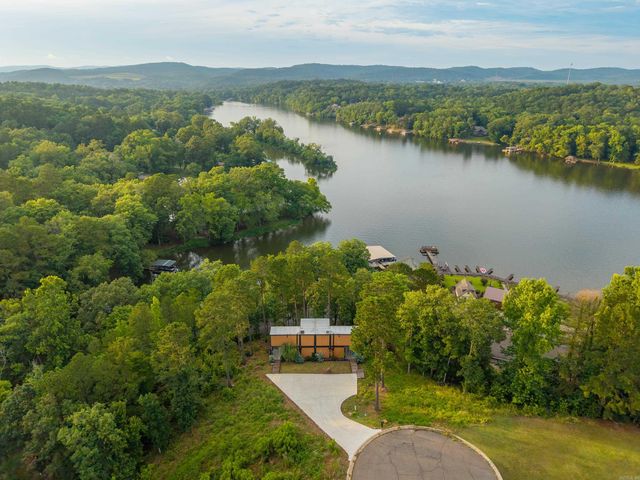 124 Waterfall Court, Hot Springs National Park, AR 71913
