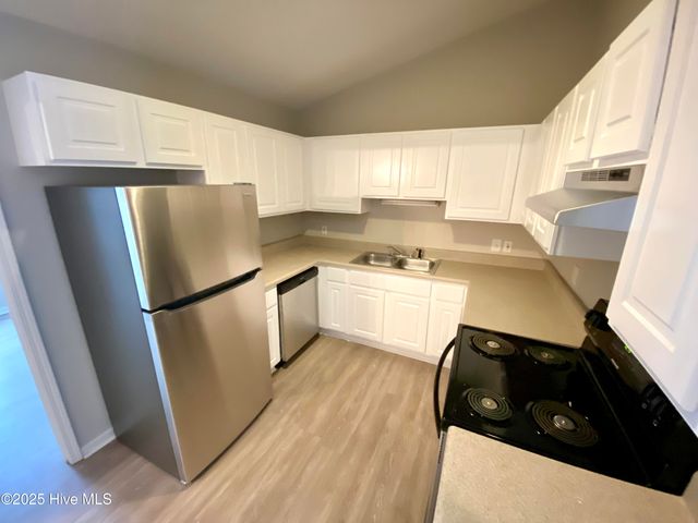 3001 Macgregor Downs Road 102, Greenville, NC 27834