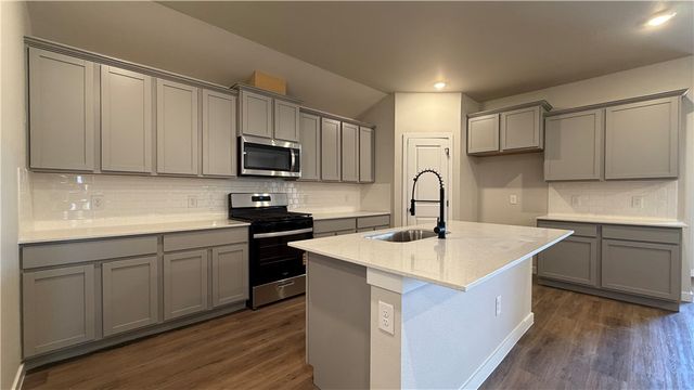 3553 Sepehr Lake Dr, Robstown, TX 78380